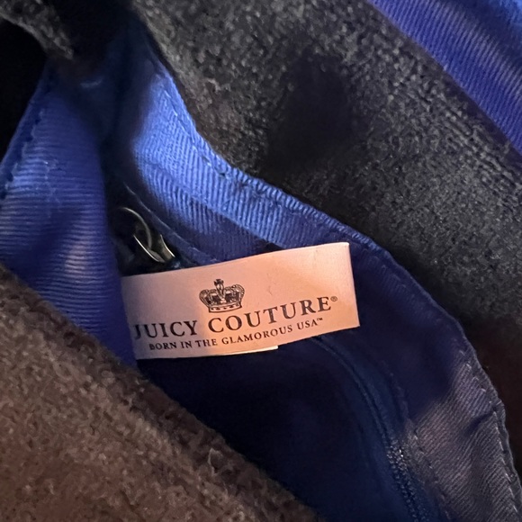 Juicy Couture Velvet Crossbody Black. Beautiful hardware, adjustable strap - Picture 7 of 7